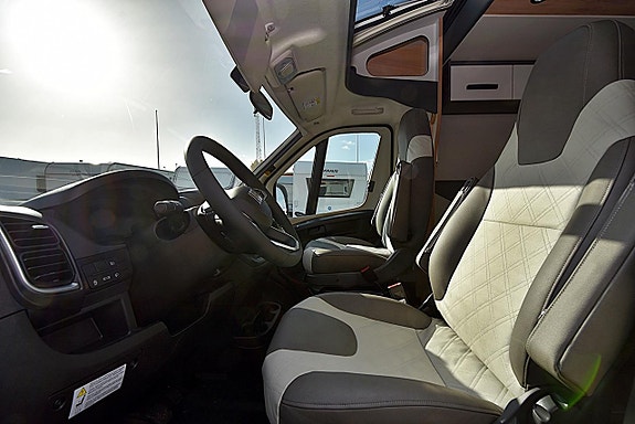 Knaus 700 MEG L!VE WAVE Platinum Selection Långbäddar 5 of 27
