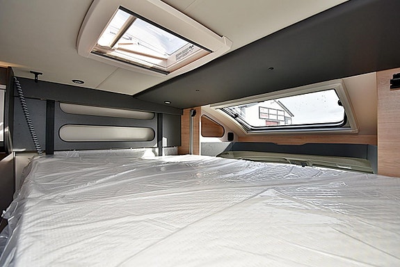 Knaus 700 MEG L!VE WAVE Platinum Selection Långbäddar 24 of 27