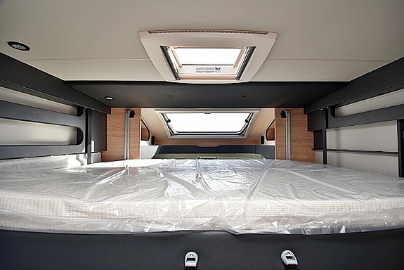 Knaus 700 MEG L!VE WAVE Platinum Selection Långbäddar 24 of 27