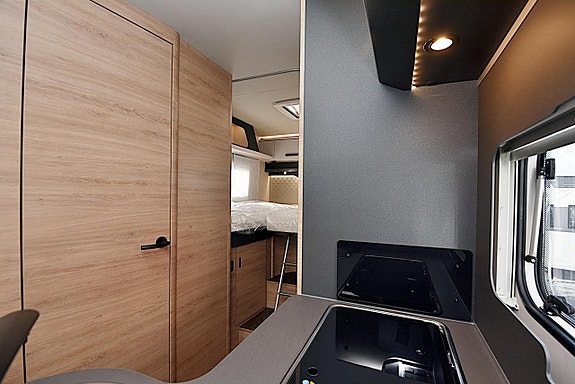 Knaus 700 MEG L!VE WAVE Platinum Selection Långbäddar 13 of 27