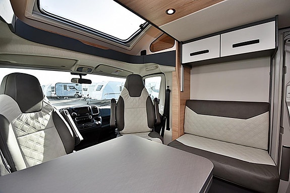 Knaus 700 MEG L!VE WAVE Platinum Selection Långbäddar 25 of 27