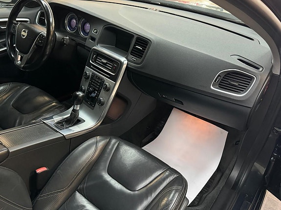 Volvo V60 8 of 15
