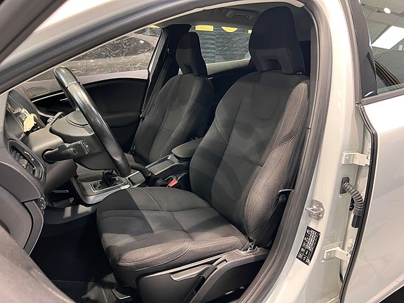 Volvo V40 12 of 21