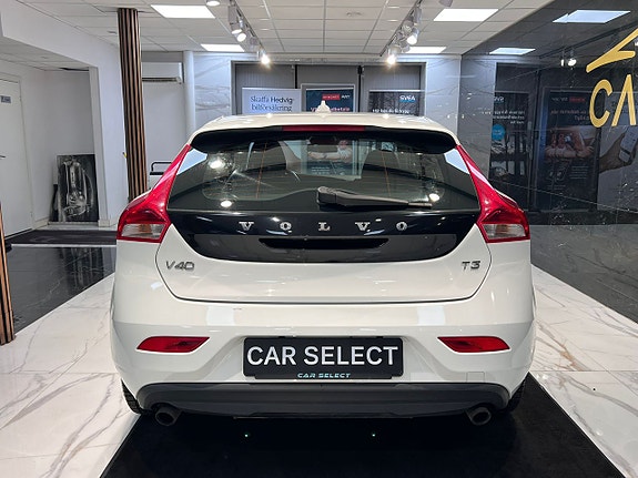 Volvo V40 4 of 21