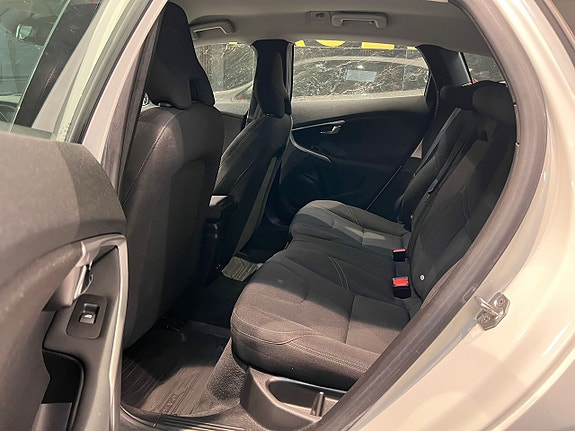 Volvo V40 13 of 21