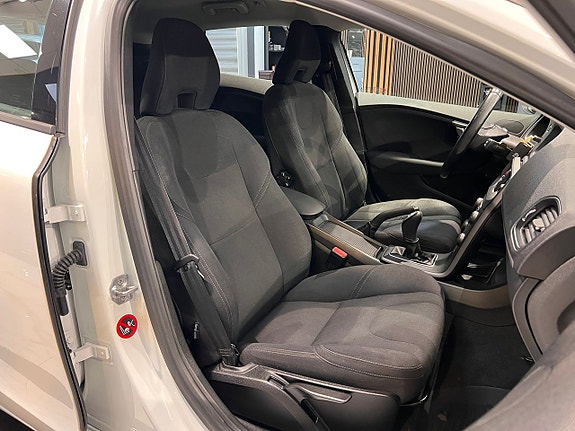 Volvo V40 15 of 21