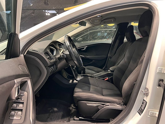 Volvo V40 11 of 21