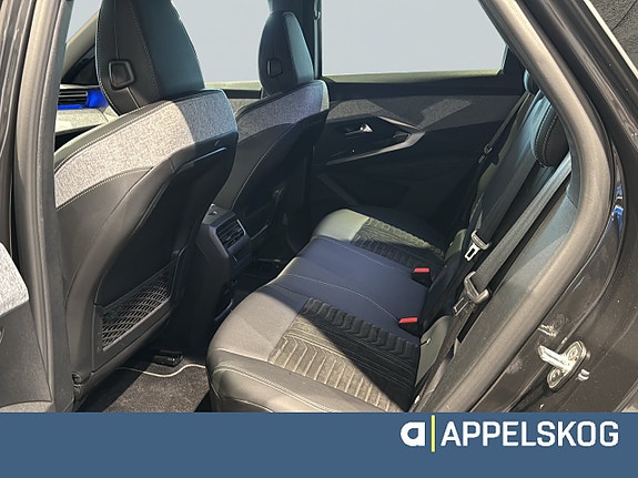 Peugeot e-3008 10 of 12