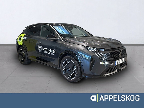 Peugeot e-3008 3 of 5