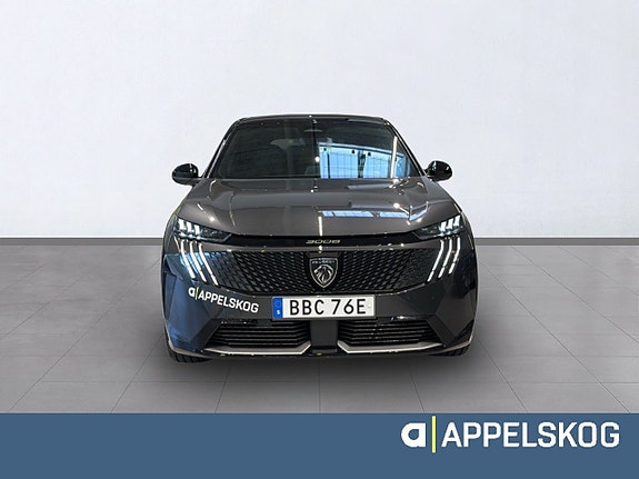 Peugeot e-3008 2 of 5