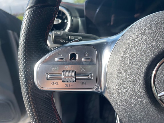 Mercedes-Benz CLA200 8 of 13