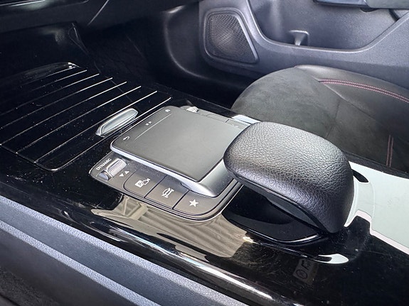 Mercedes-Benz CLA200 13 of 19