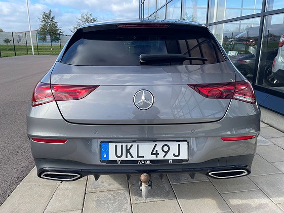 Mercedes-Benz CLA200 4 of 5
