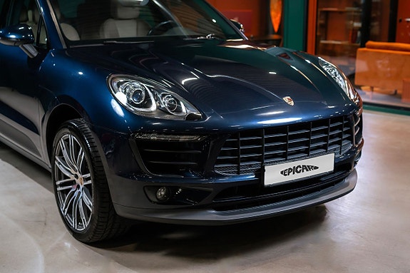 Porsche Macan 2 of 24