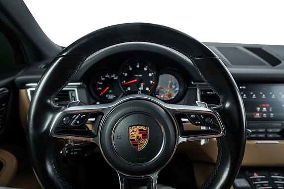 Porsche Macan 12 of 24