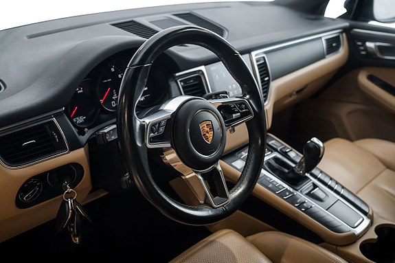 Porsche Macan 11 of 24