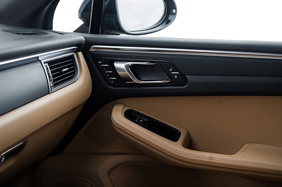 Porsche Macan 16 of 24