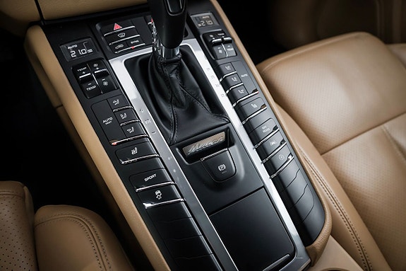 Porsche Macan 17 of 24