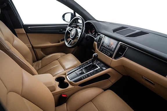 Porsche Macan 20 of 24