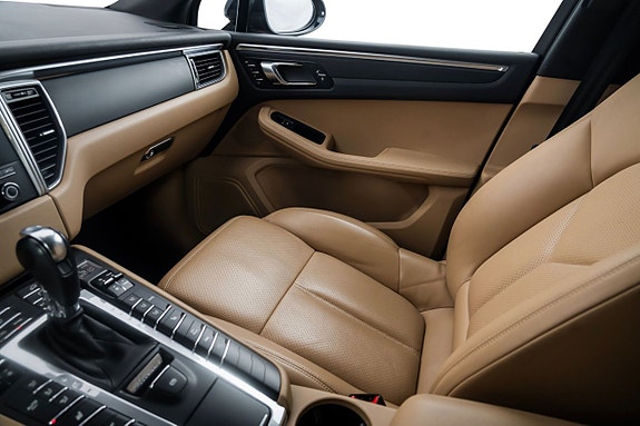 Porsche Macan 15 of 24