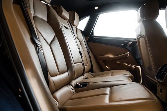 Porsche Macan 24 of 24