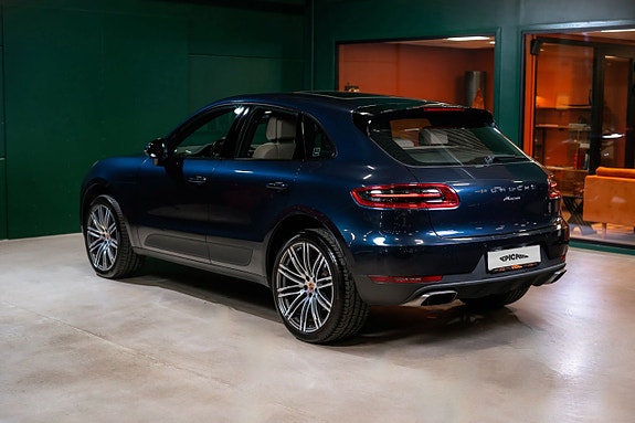 Porsche Macan 5 of 24