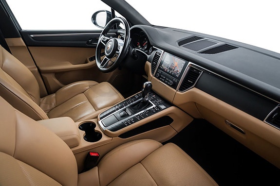Porsche Macan 23 of 24
