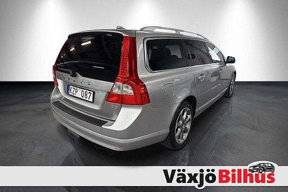 Volvo V70 3 of 11