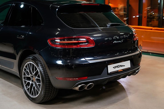 Porsche Macan S 6 of 26