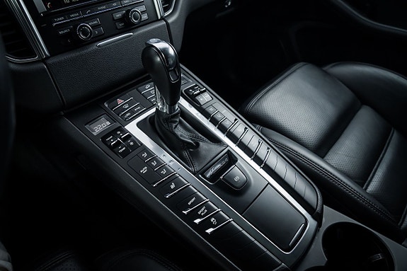 Porsche Macan S 16 of 26