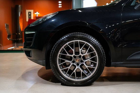 Porsche Macan S 9 of 26