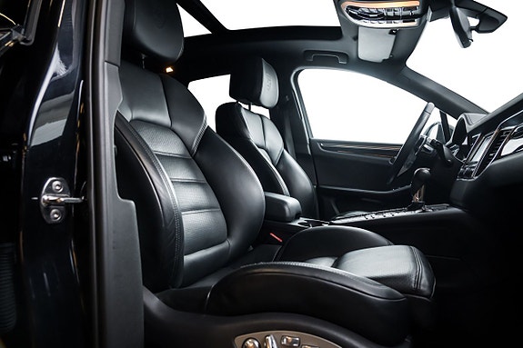 Porsche Macan S 20 of 26