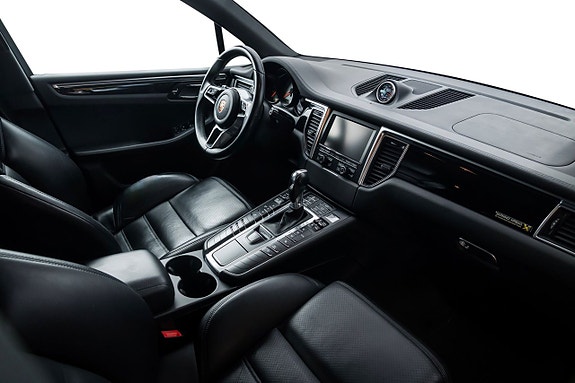 Porsche Macan S 22 of 26