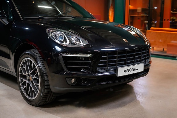 Porsche Macan S 2 of 5