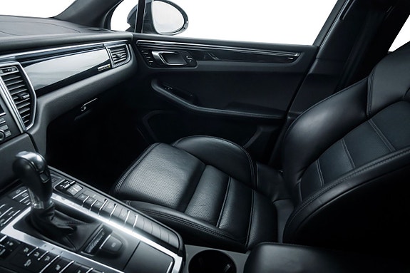 Porsche Macan S 17 of 26