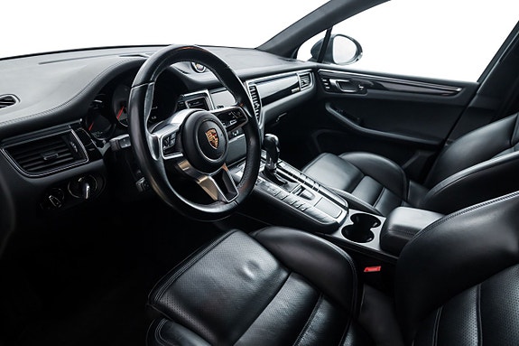 Porsche Macan S 10 of 26