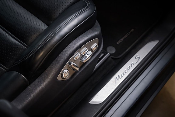Porsche Macan S 21 of 26