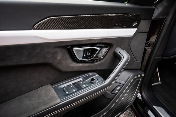 Lamborghini Urus 16 of 28