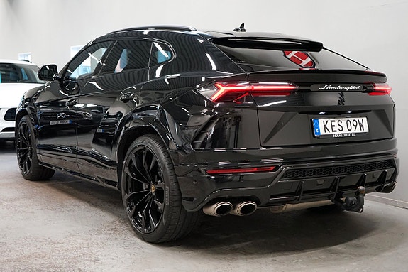 Lamborghini Urus 5 of 5