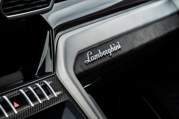 Lamborghini Urus 25 of 28