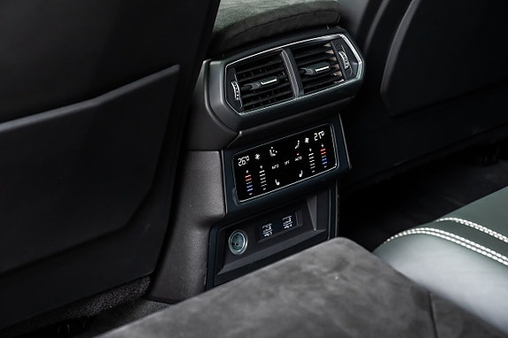 Lamborghini Urus 21 of 28