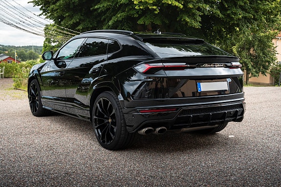Lamborghini Urus 6 of 28
