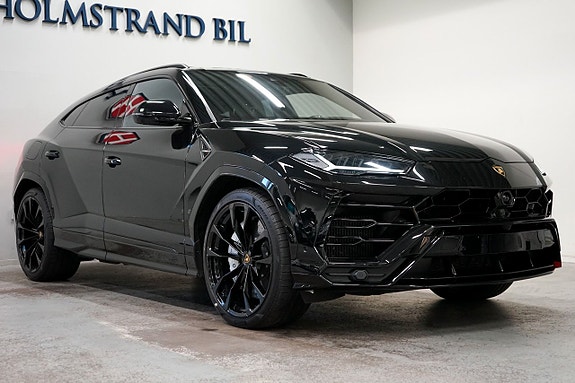 Lamborghini Urus 4 of 5