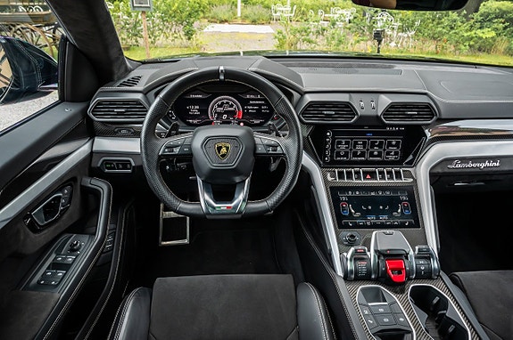Lamborghini Urus 23 of 28