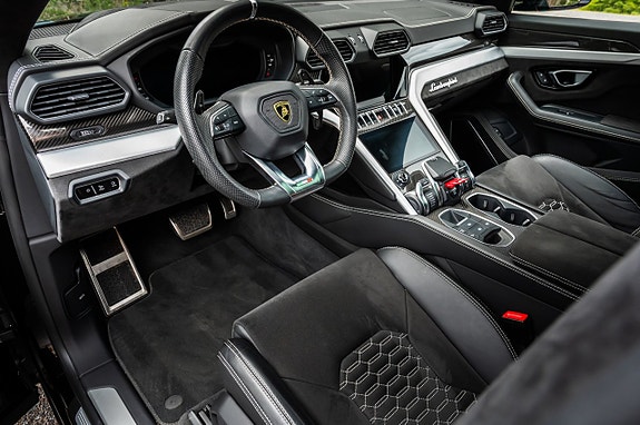 Lamborghini Urus 14 of 28