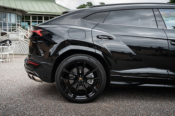 Lamborghini Urus 10 of 28