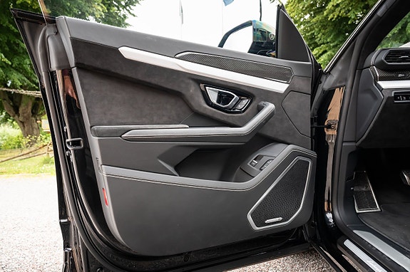 Lamborghini Urus 15 of 28