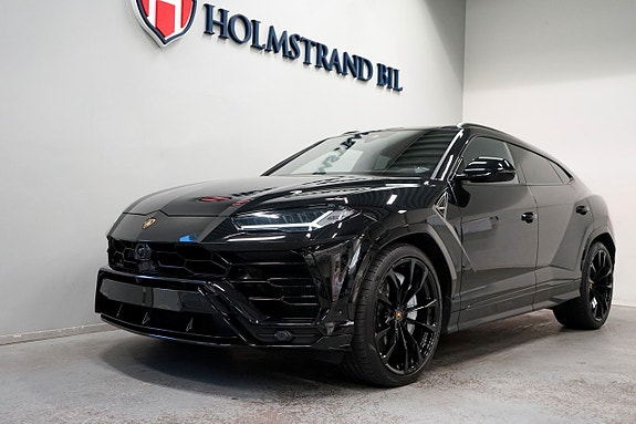 Lamborghini Urus 3 of 5