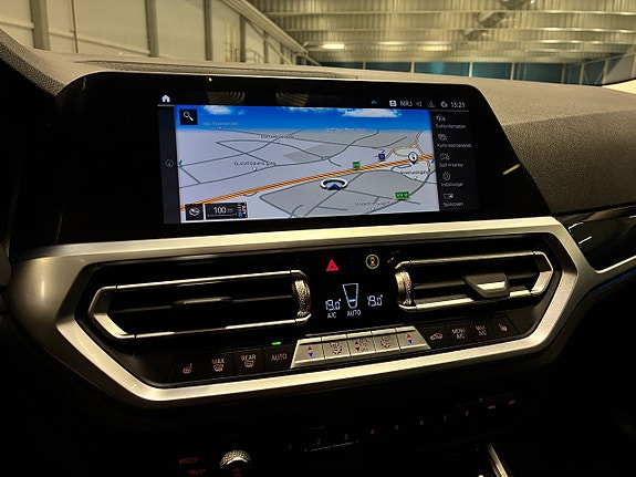 BMW 330e 21 of 28