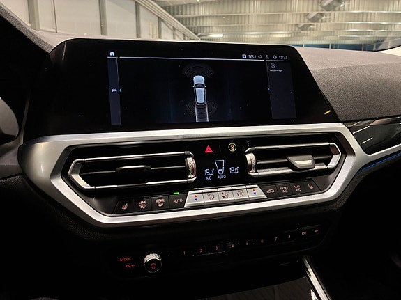 BMW 330e 25 of 28